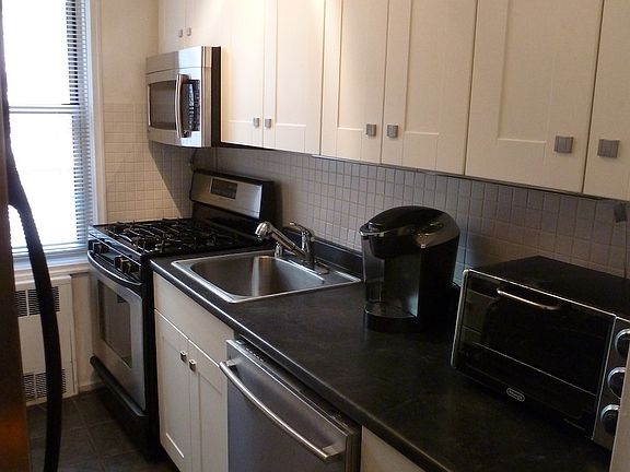 4th image of 330-40 Haven Ave #3C