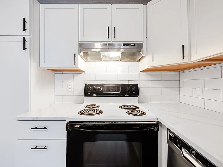 16 Waldemar Ave #206 — Photo 14