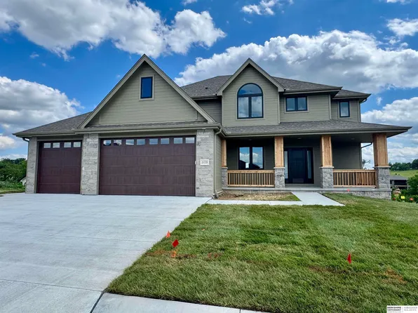 21729 Parkview Dr, Gretna, NE 68028