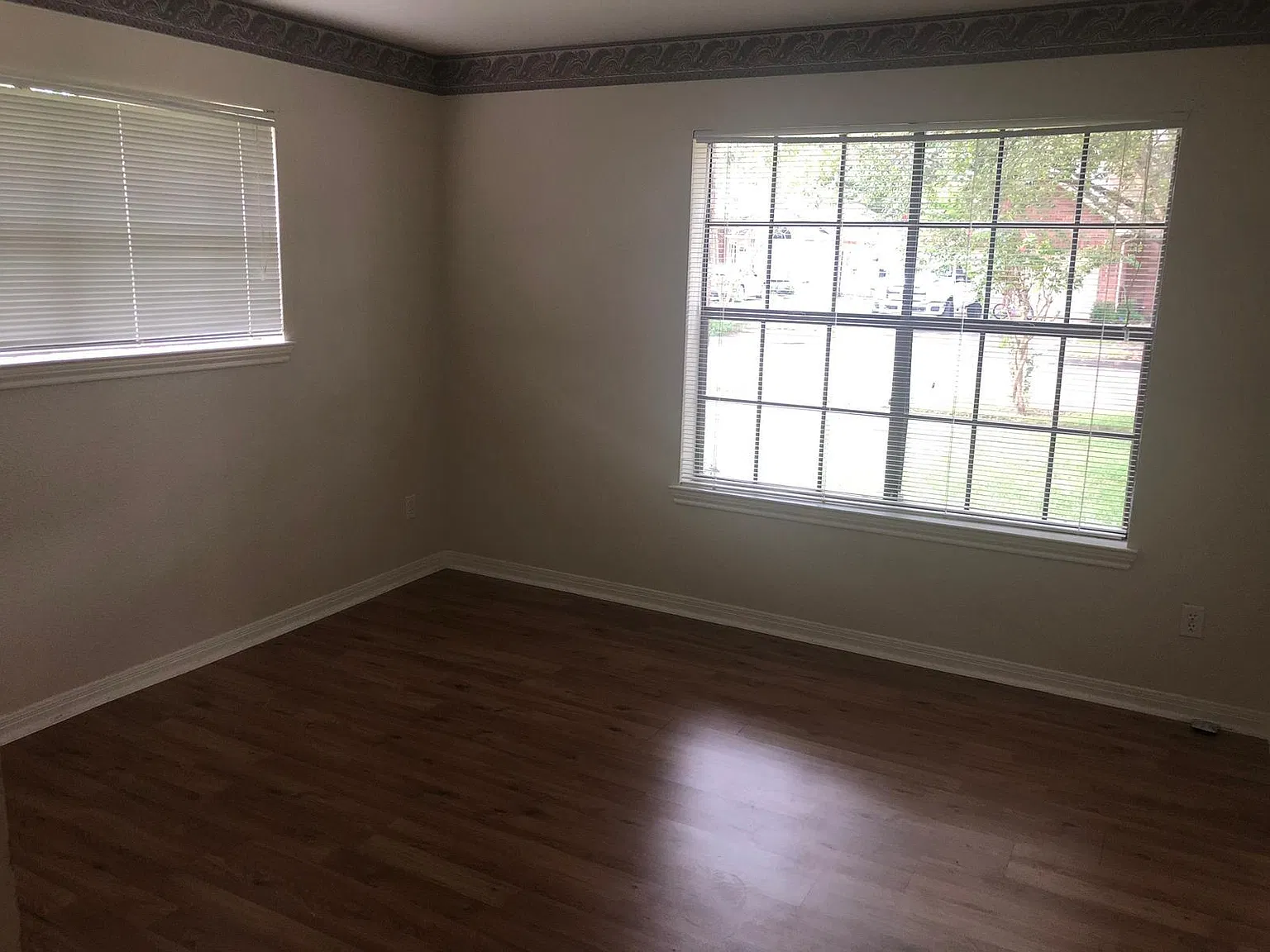 3 bed, 2300 sqft, $2,400 — Photo 4