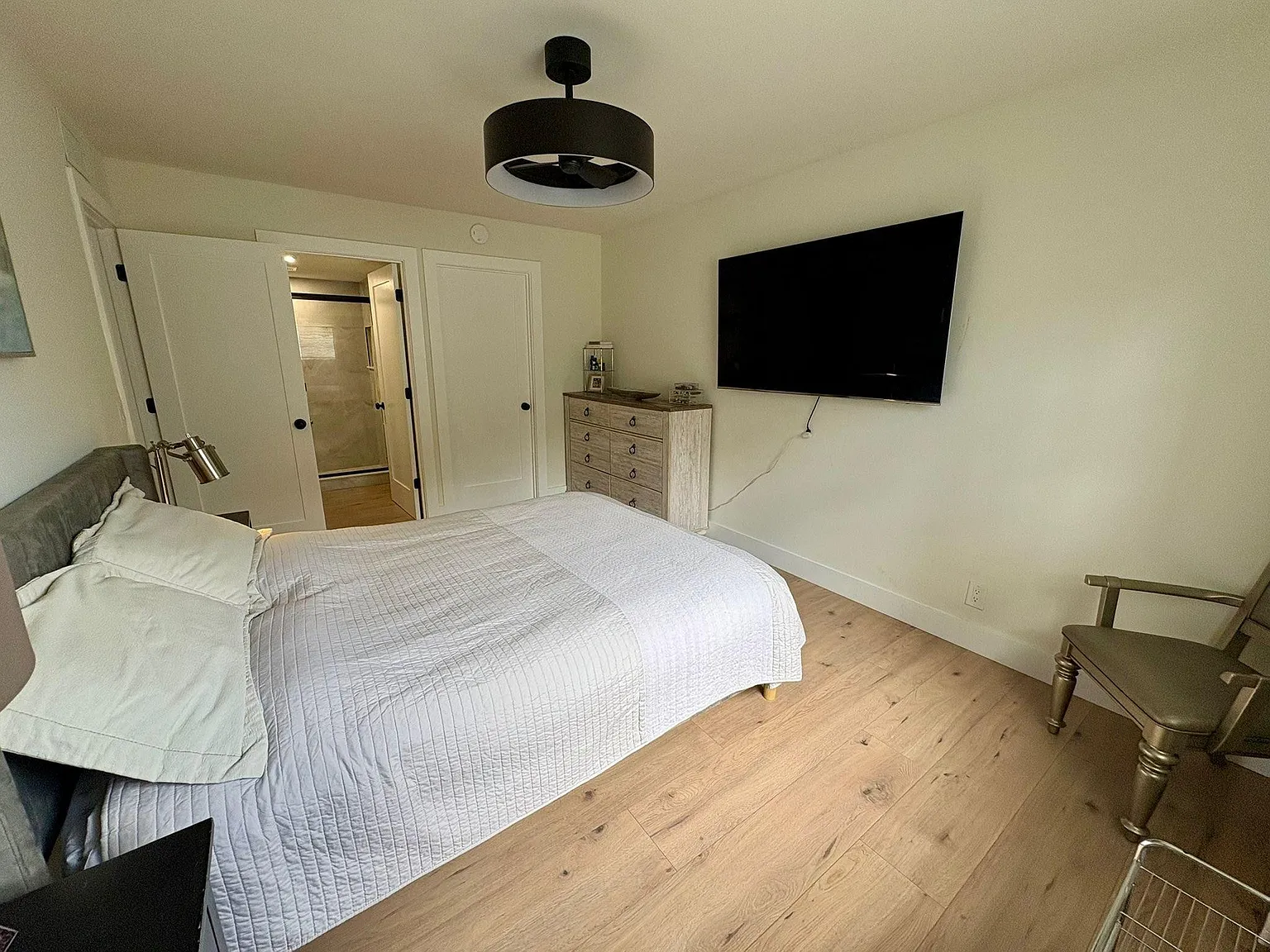1 bed, 1.5 bath, 704 sqft, $2,200 — Photo 2