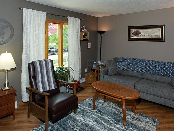 4th image of 714 11th Ave W