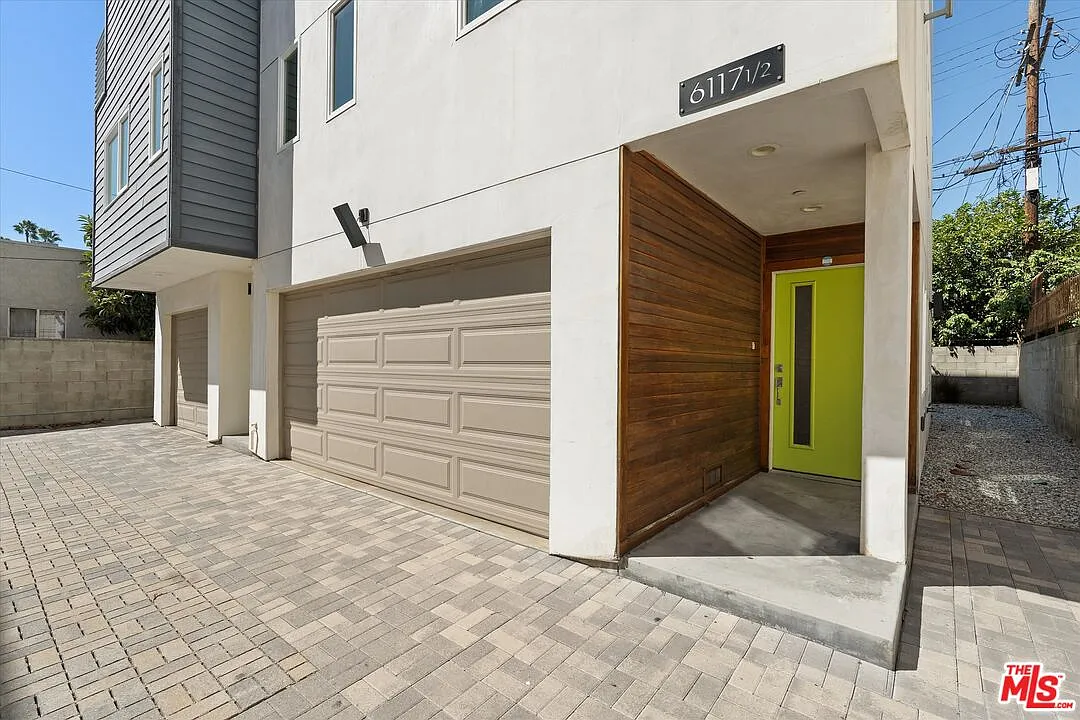 3 bed, 3.5 bath, 1972 sqft, $4,995 — Photo 3