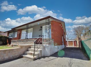 2138 Saunderson Dr #B, Ottawa, ON K1G2G2