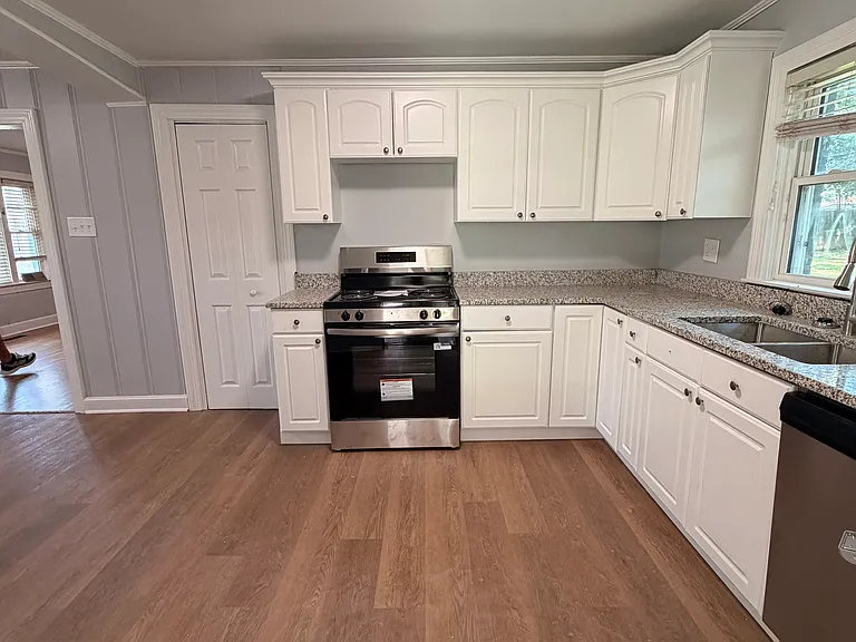 344 Groh St — Photo 8