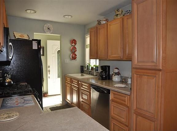 3rd image of 8483 Wade Ct