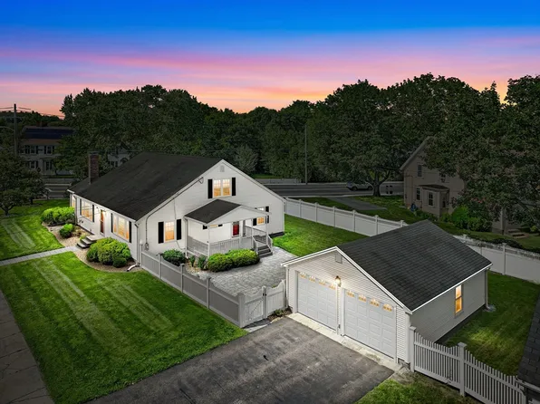 91 Rivulet St, Uxbridge, MA 01569