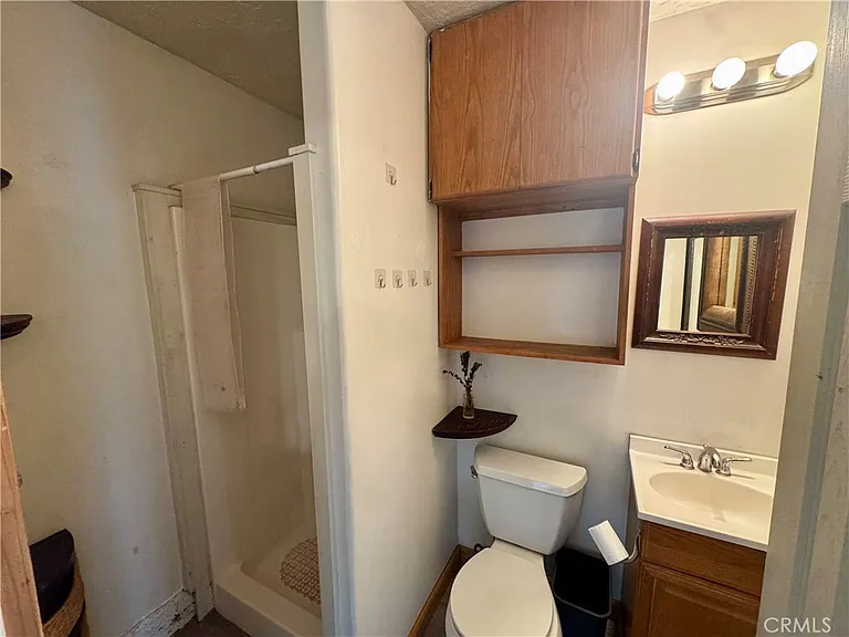 13737 Linfield Ave — Photo 16
