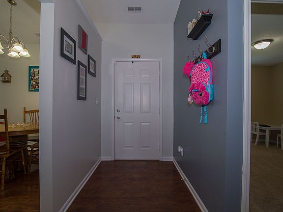 5th image of 137 Broadmoor Bnd
