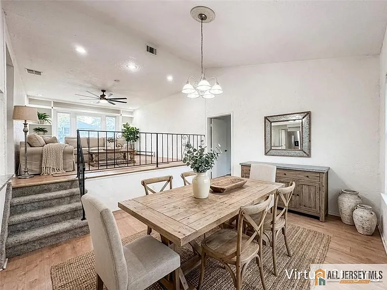 742 Grove Ave — Photo 7