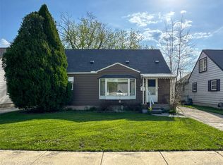 725 S Manitou Ave, Clawson, MI 48017