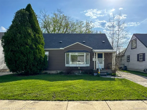 725 S Manitou Ave, Clawson, MI 48017