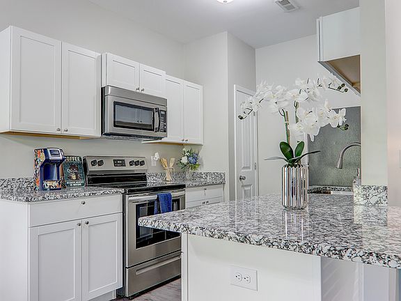 Marbella Cir Model Home-006