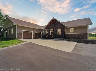 10540 E Cole Rd, Durand, MI 48429