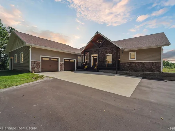 10540 E Cole Rd, Durand, MI 48429