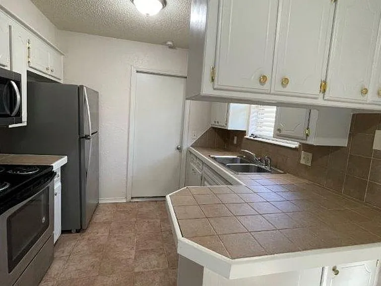 5104 Creekwood Ter — Photo 6