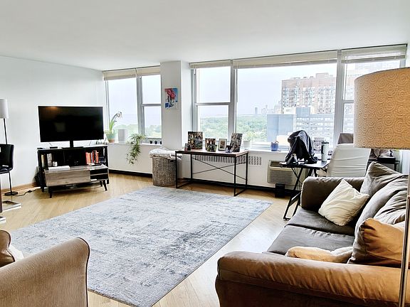 5th image of 4250 N Marine Dr APT 1706