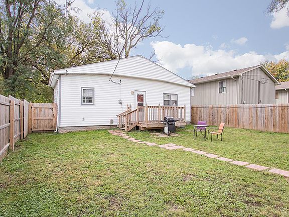 3rd image of 3018 Avenue E