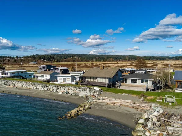 2596 Sunlight Beach Road, Clinton, WA 98236