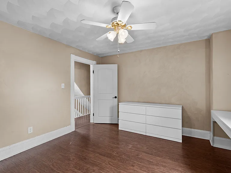 635 W 29th St — Photo 19