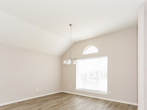 5th image of 2219 W Thoroughbred Dr