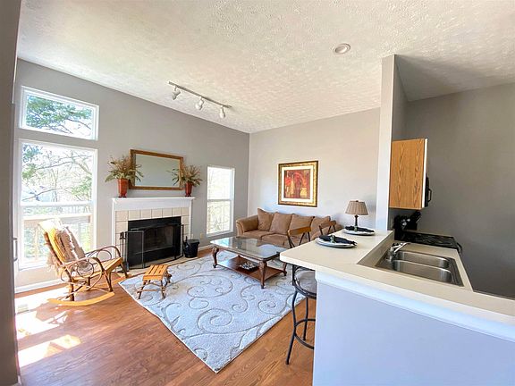 4th image of 1968 S Bay Pointe Dr #19