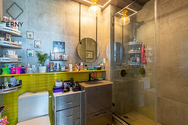 Rented by ERNY LLC | media 12