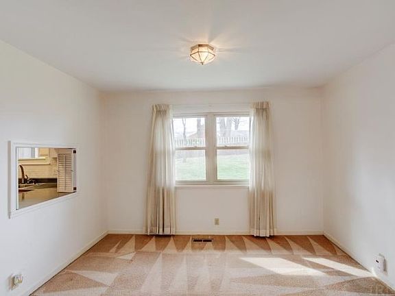 5th image of 4599 Crestwood Ct