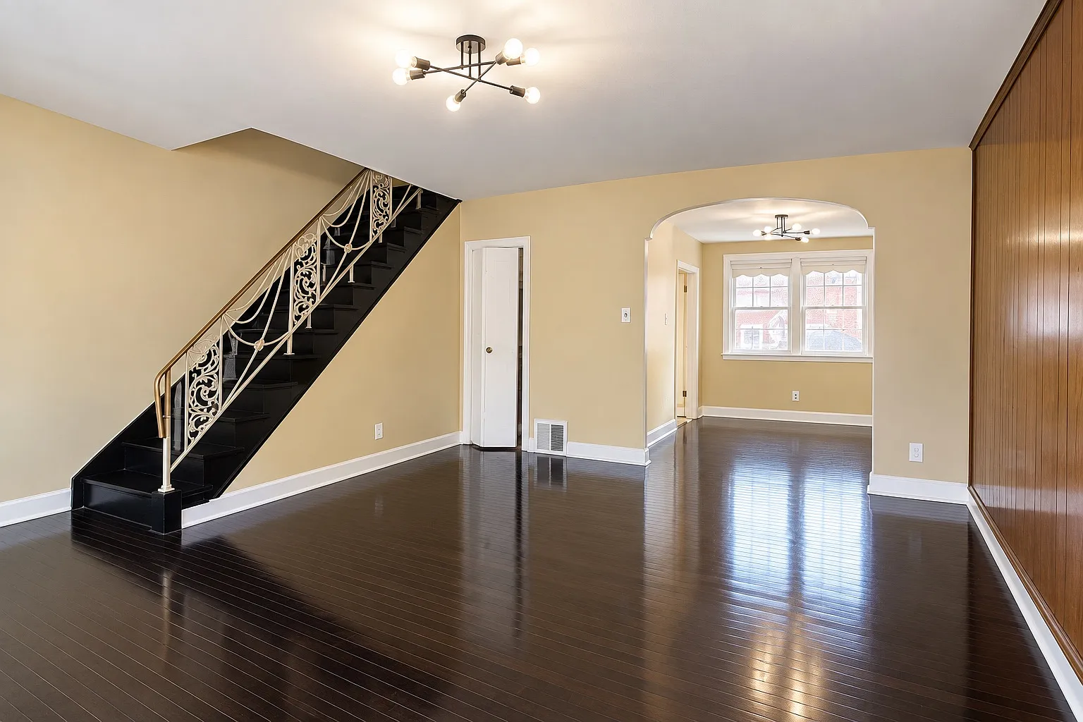 3 bed, $1,800 — Photo 2