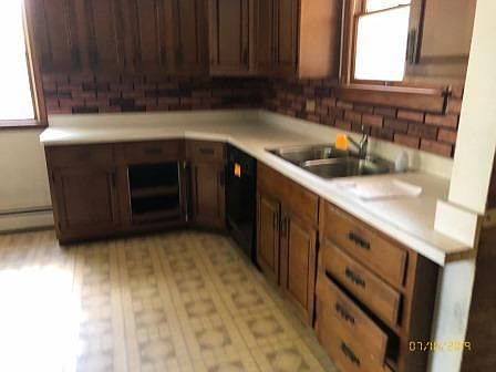 3rd image of 6 Mantua Ct