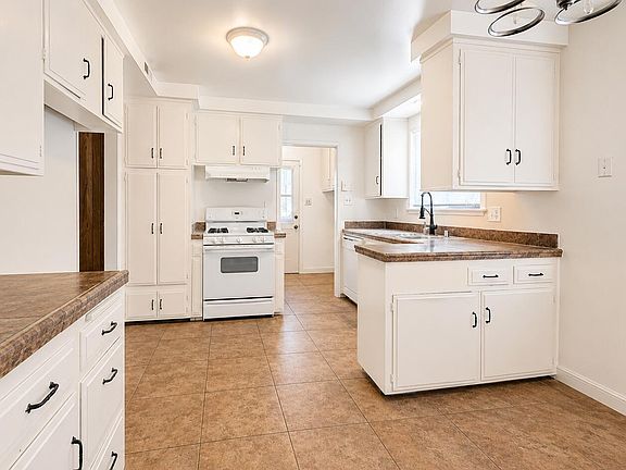 3rd image of 1274 W Avenue H12