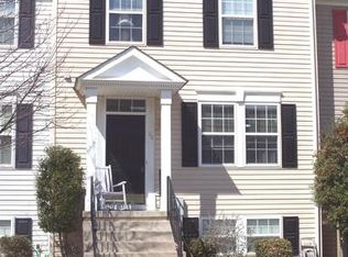 20 Holmes Dr, Charles Town, WV 25414