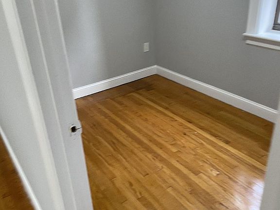 4th image of 34 Villa Ave