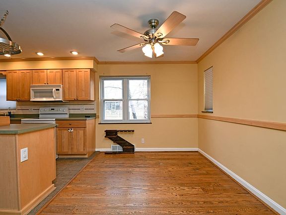 4th image of 1538 Oak Knoll Dr