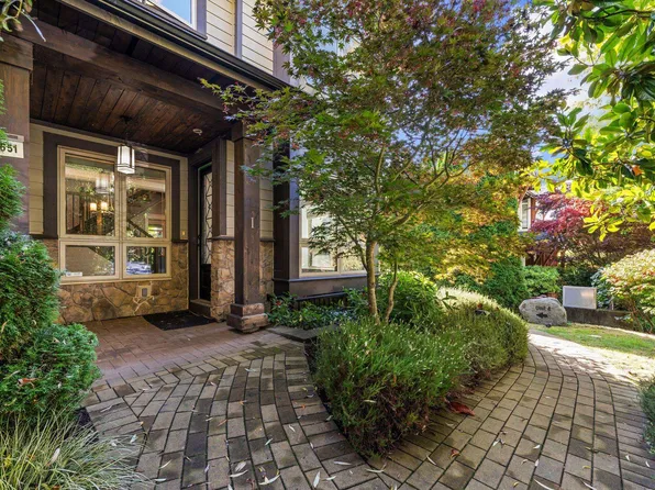 651 W 14th St #1, North Vancouver, BC V7M 1R3