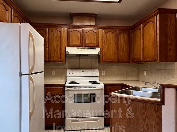4th image of 1803 S Ironwood St APT 3