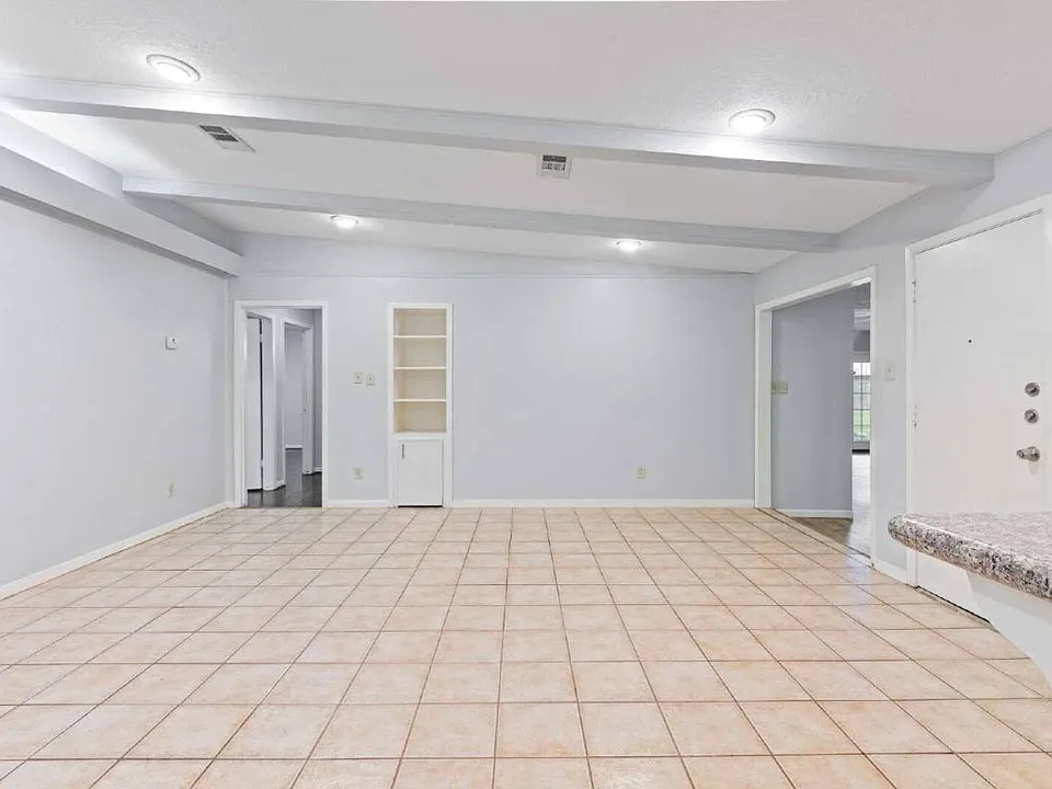 118 E Thornton Rd