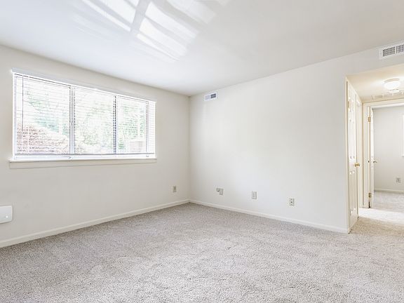 4th image of 3001 Bavarian West Dr #652