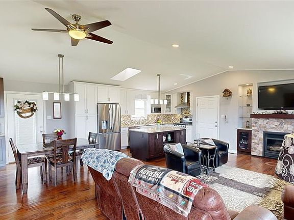 3rd image of 2049 Madison St #208
