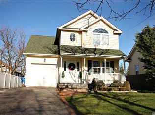 31 Hawley Ave, West Islip, NY 11795