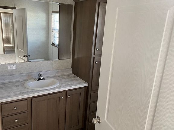 5th image of 406 Lazy Creek Way