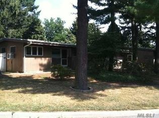 2 High Pine St, Glen Cove, NY 11542