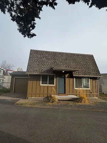 11 SE Cleveland Ave Photo 1