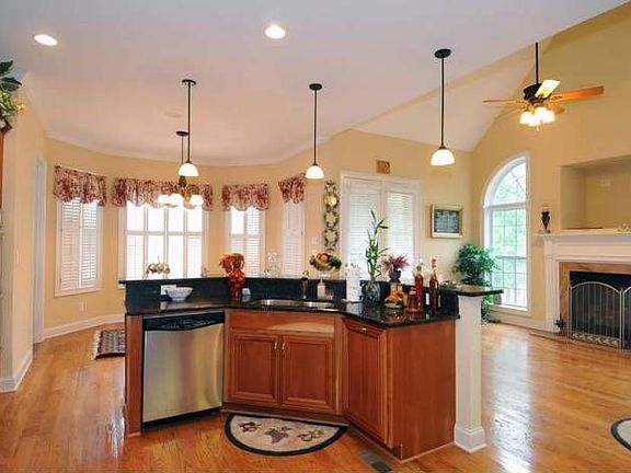 4th image of 908 Northern Pines Dr