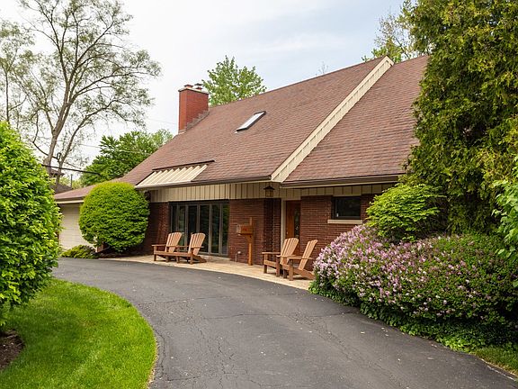 2nd image of 1600 Canterbury Ln