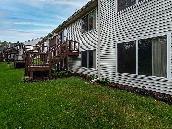 4th image of 1027 Fairway Dr