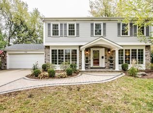 704 W Bauer Rd, Naperville, IL 60563