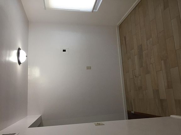 3rd image of 1335 W 102nd St APT 10
