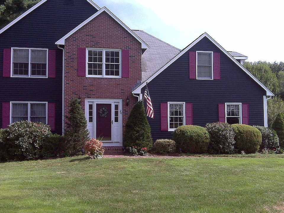 Lovely updated colonial in a terrific family neighborhood!
