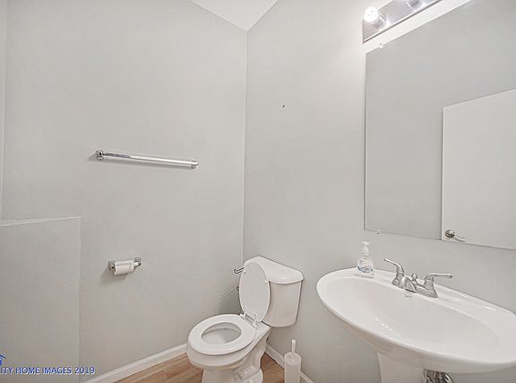 5th image of 1321 Brookdale Dr